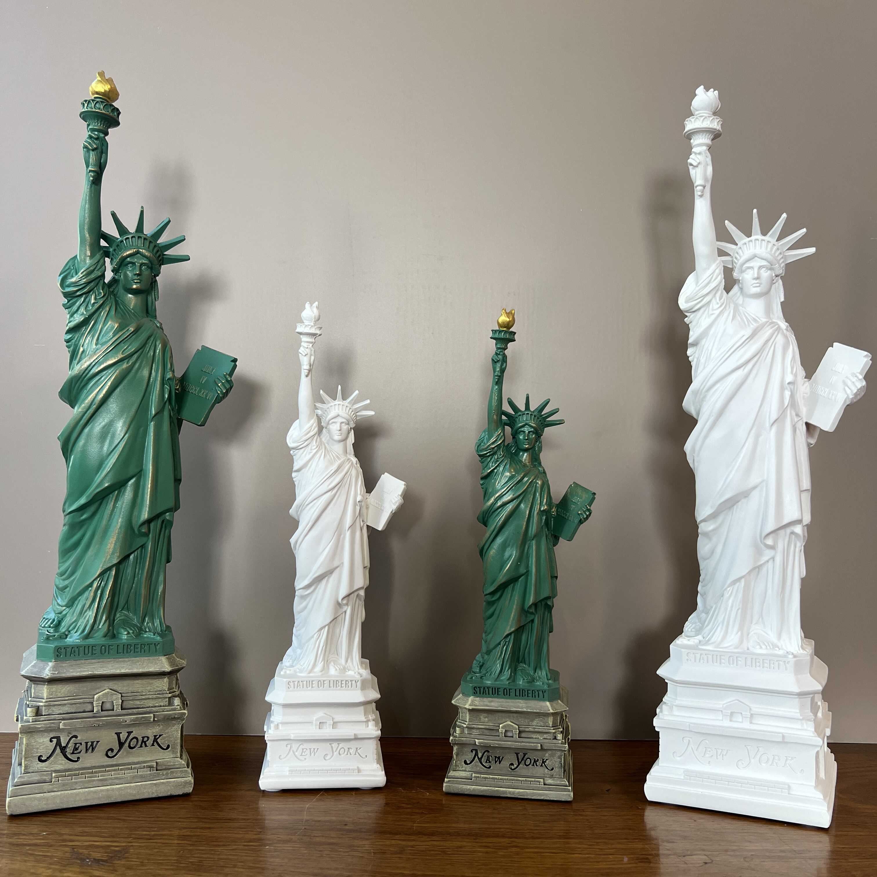 Travel Accessories For Europe - YuryFvna อนุสาวรีย์เทพีเสรีภาพโต๊ะอุปกรณ์เสริมของสะสมของที่ระลึกการเดินทาง New York Office Home